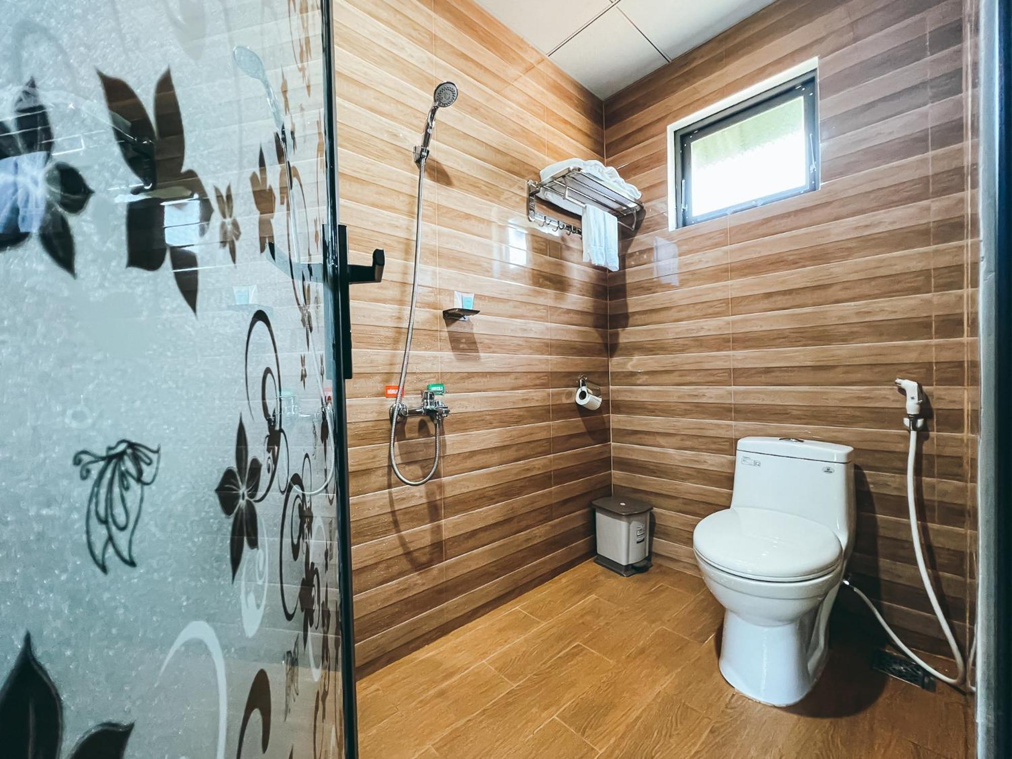 Bazan Home - Hotel & Bungalow Pleiku Rum bild